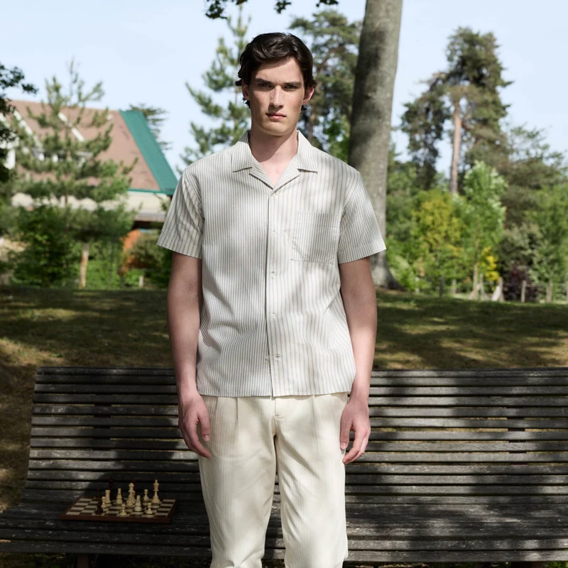 Chemise à manches courtes en coton écru à rayures bleues