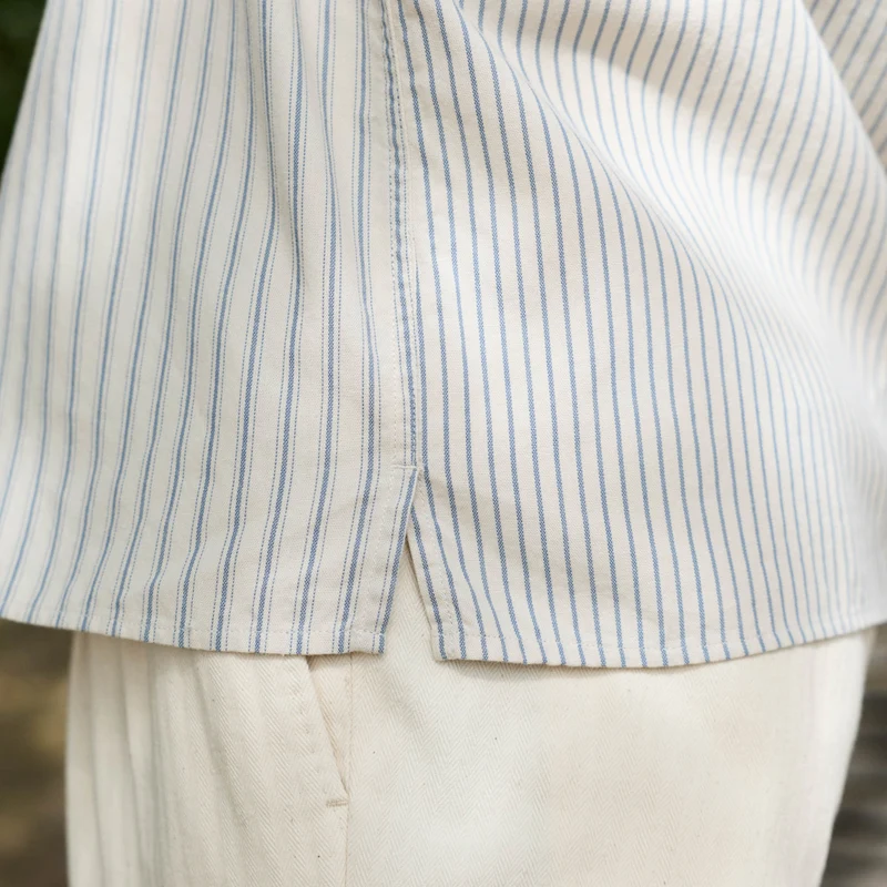 Chemise à manches courtes en coton écru à rayures bleues