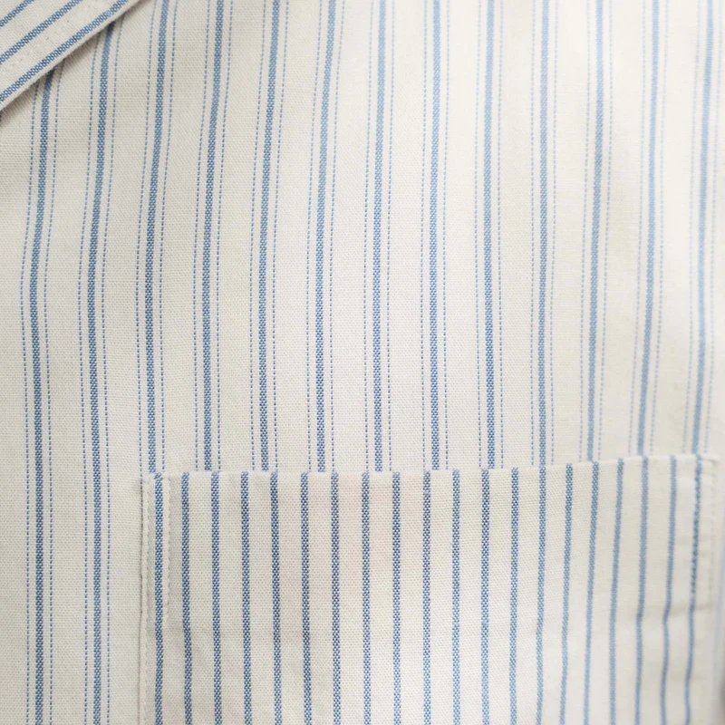 Chemise à manches courtes en coton écru à rayures bleues