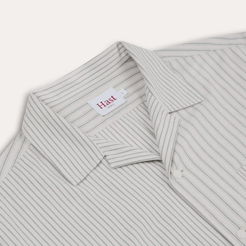 Chemise à manches courtes en coton écru à rayures bleues