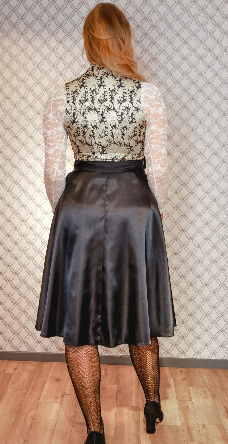 Dirndl Goldstich schwarz/weiß/gold ohne Schürze 70cm