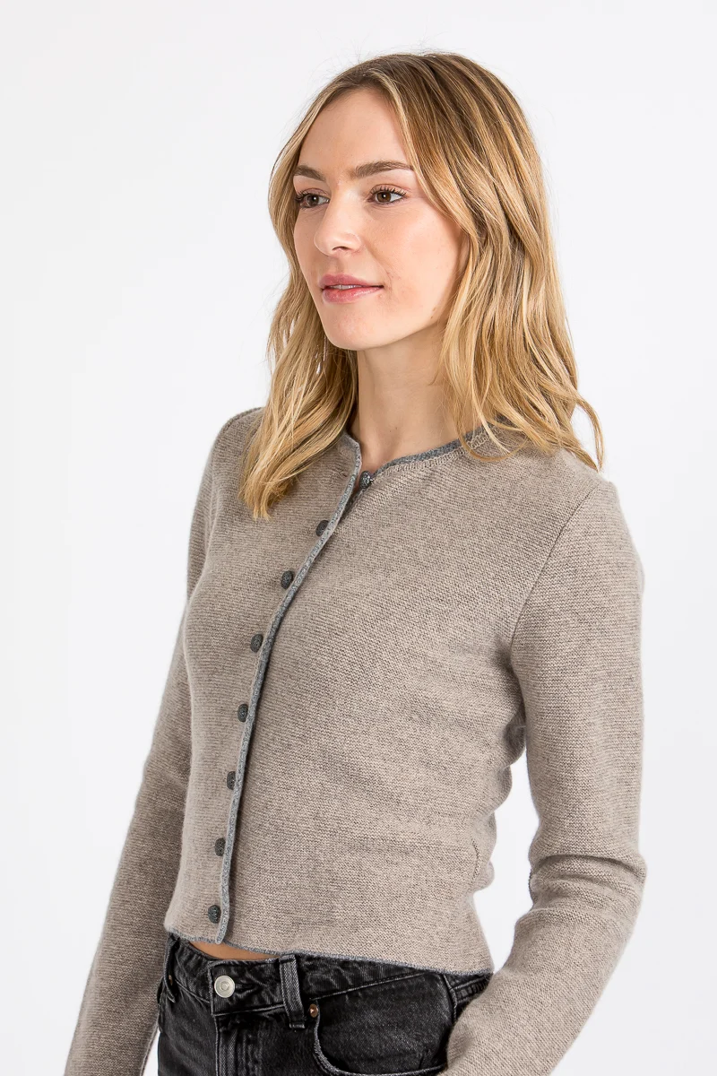 Almliebe Strickjacke Lachsfeld lehm/grau