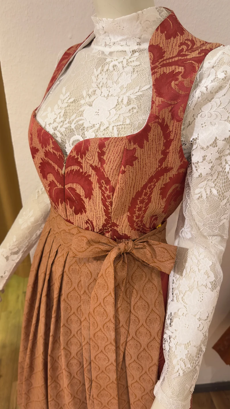 Dirndl Goldstich orange 75cm