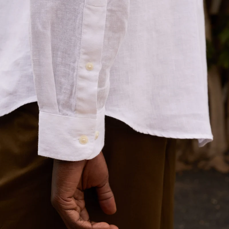 Chemise en lin blanc à col officier