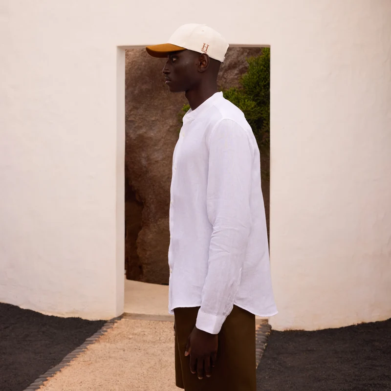 Chemise en lin blanc à col officier