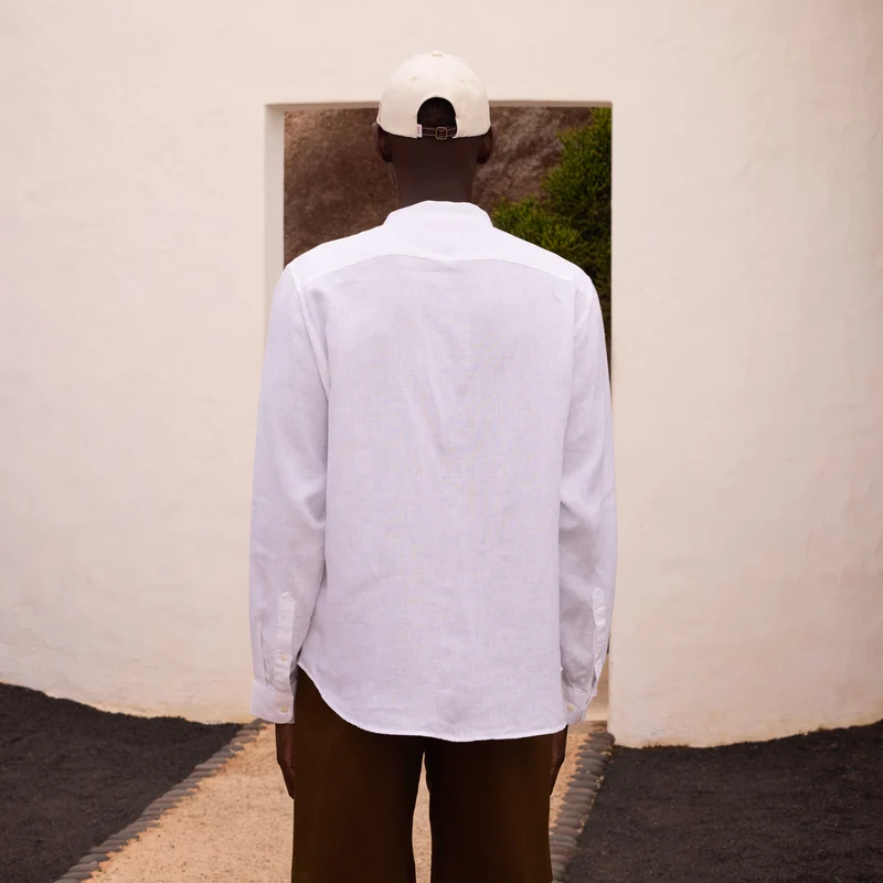 Chemise en lin blanc à col officier