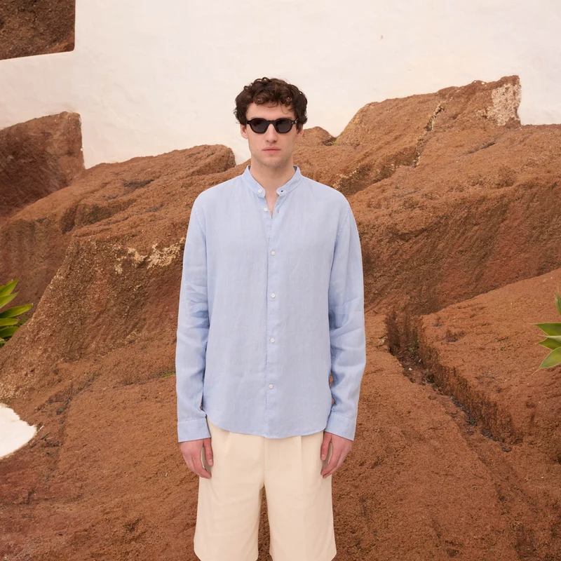 Chemise en lin bleu clair