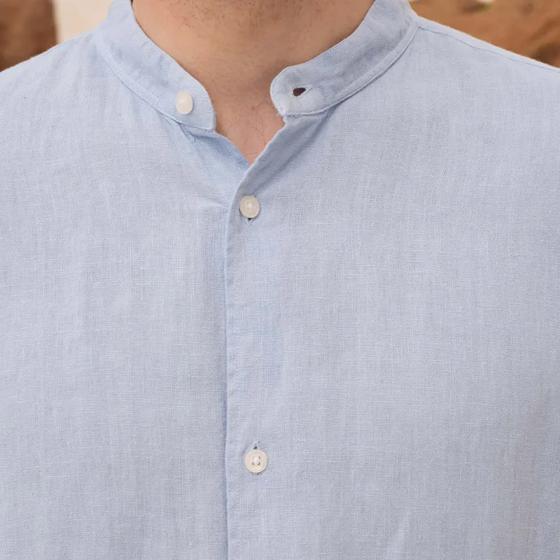 Chemise en lin bleu clair