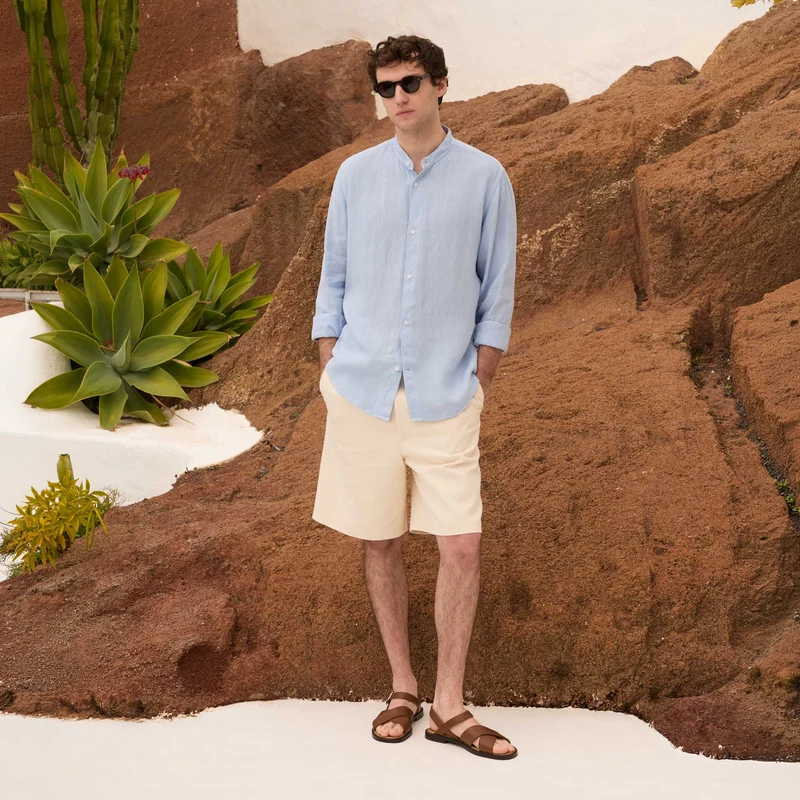 Chemise en lin bleu clair