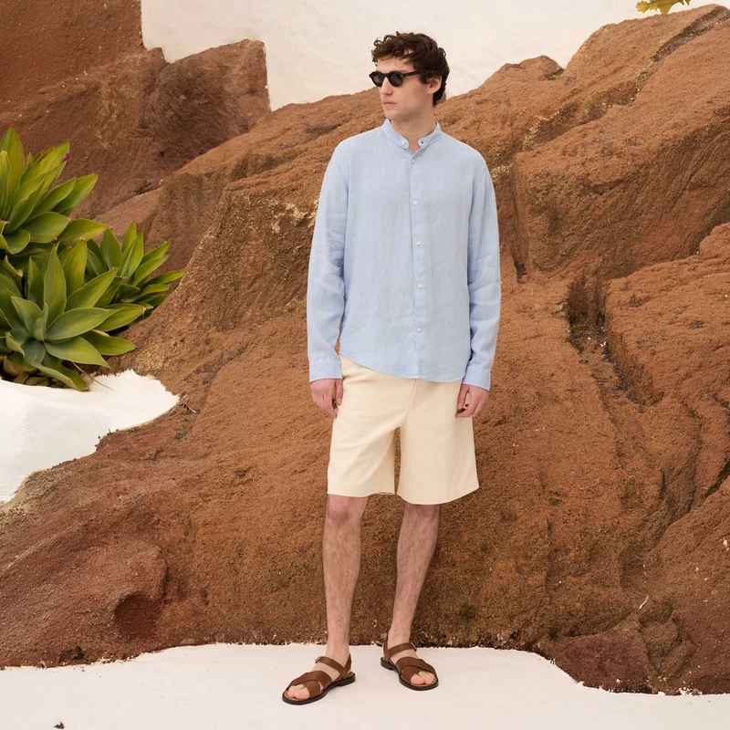 Chemise en lin bleu clair
