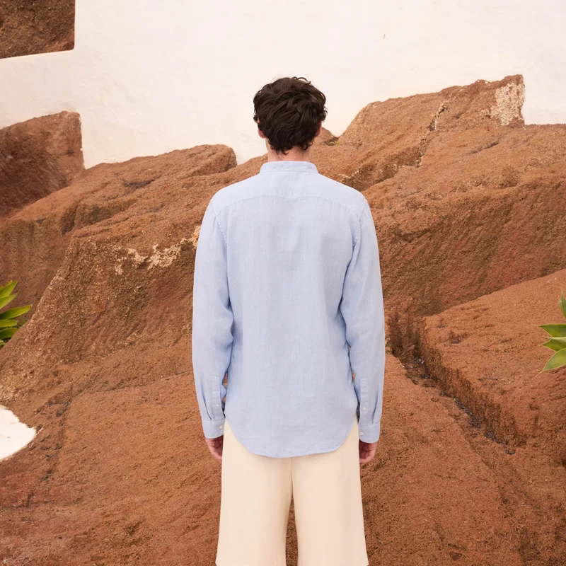 Chemise en lin bleu clair