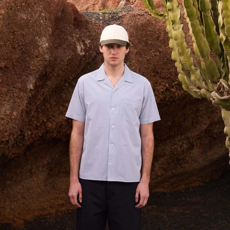 Chemise à manches courtes en seersucker blanc à rayures bleues