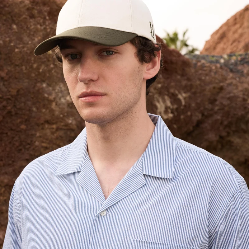 Chemise à manches courtes en seersucker blanc à rayures bleues