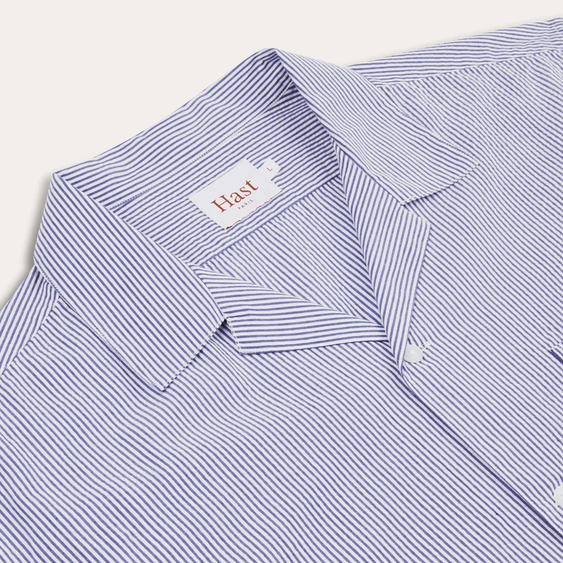 Chemise à manches courtes en seersucker blanc à rayures bleues
