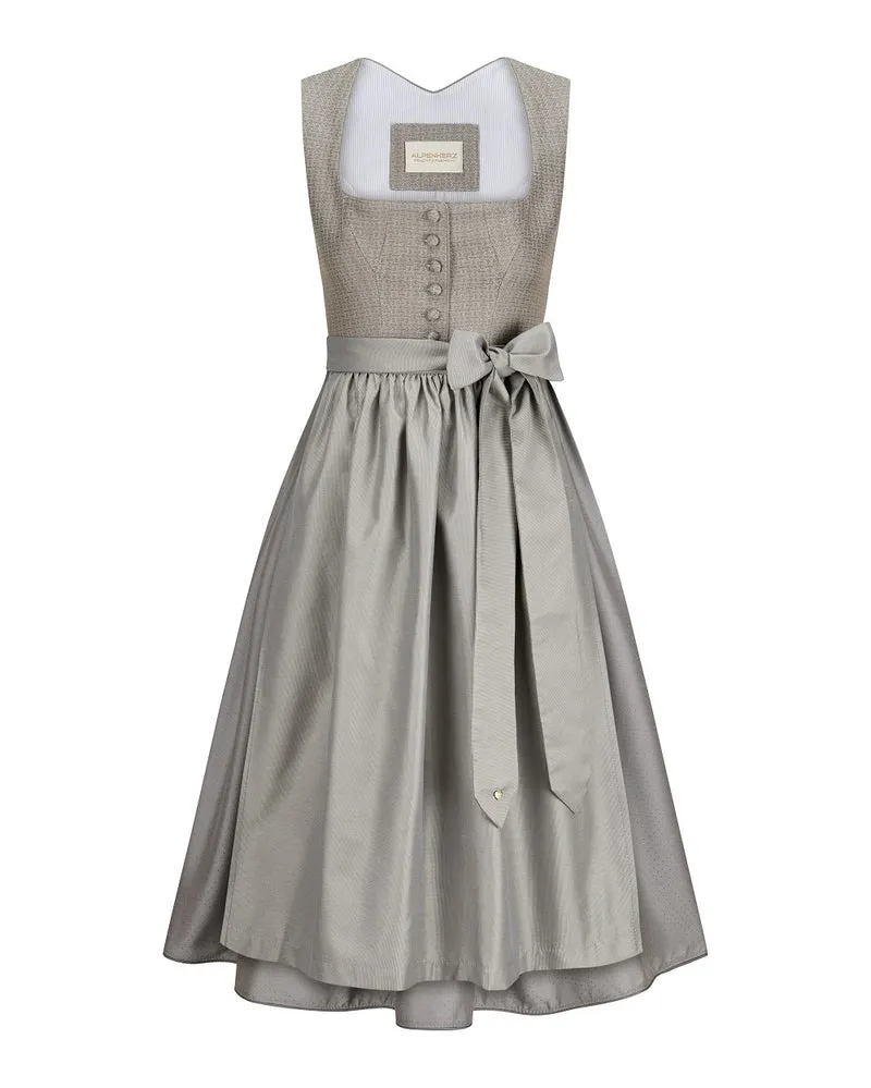 Dirndl Greta mit Knopf