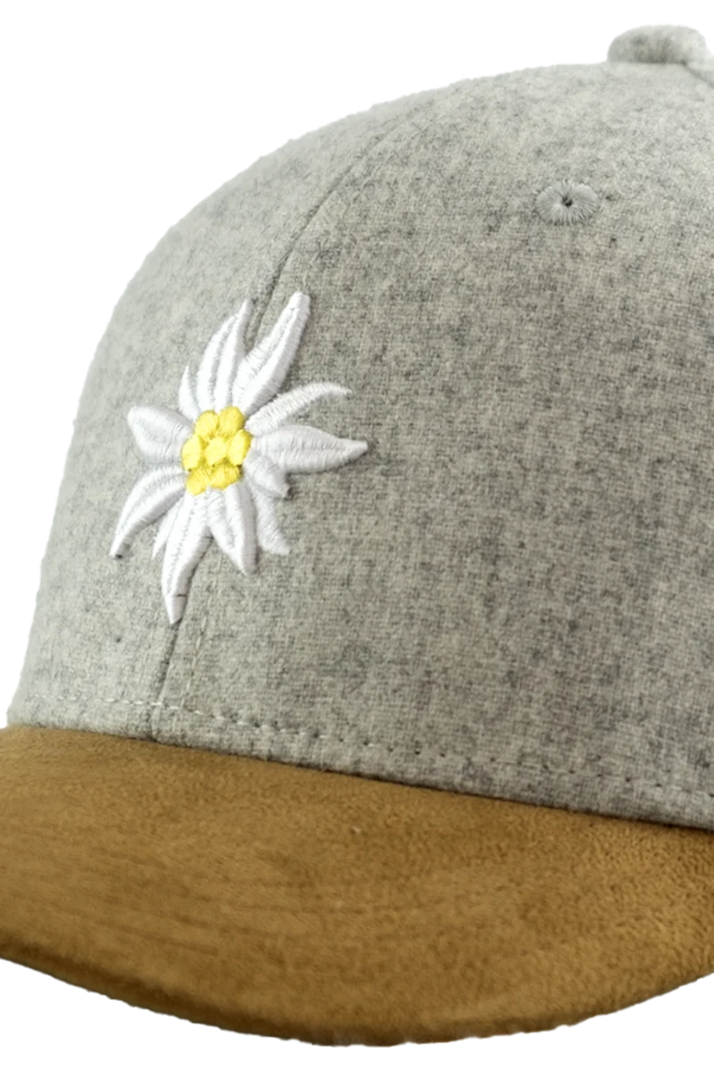 Unisex Cap aus Flanell mit Edelweiß-Stickerei - hellgrau