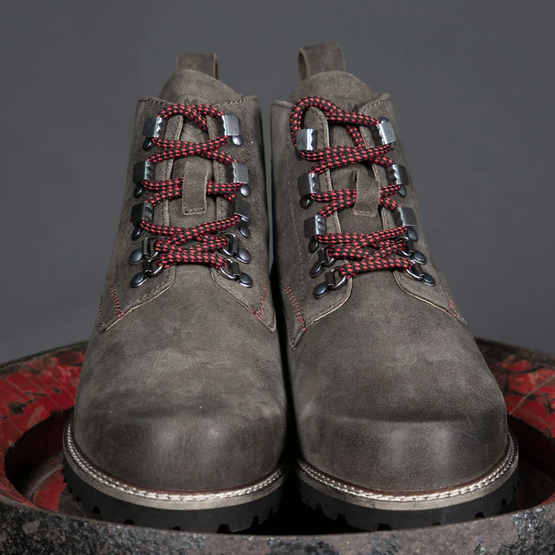 MeiSchua! Trachtenstiefel Rudl Marmor Rot mit roten Schnürsenkel