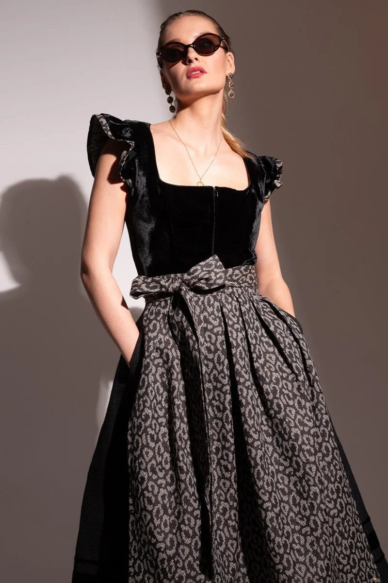 Dirndl Leo mit abnehmbarem Flügelarm