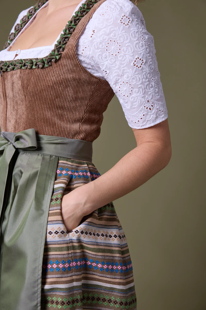 Stickerei-Bluse mit Karree-Ausschnitt