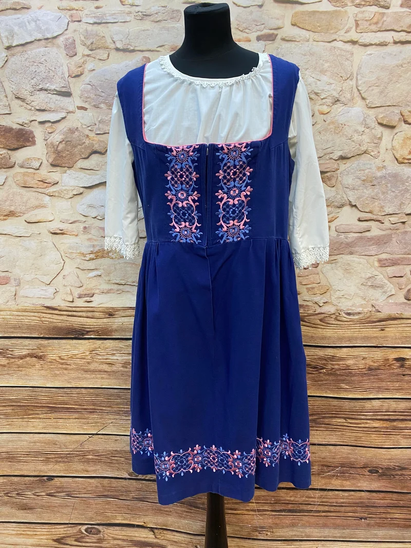 Vintage Dirndl Gr. 46/48 Dunkelblau bestickt mit Bluse & rosa Spitzenschürze