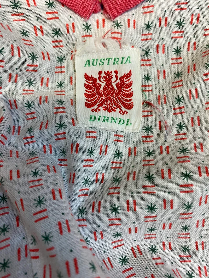 Vintage Austria Dirndl Gr. 38 – Blau mit Blumenstickerei, Bluse & rosa Schürze