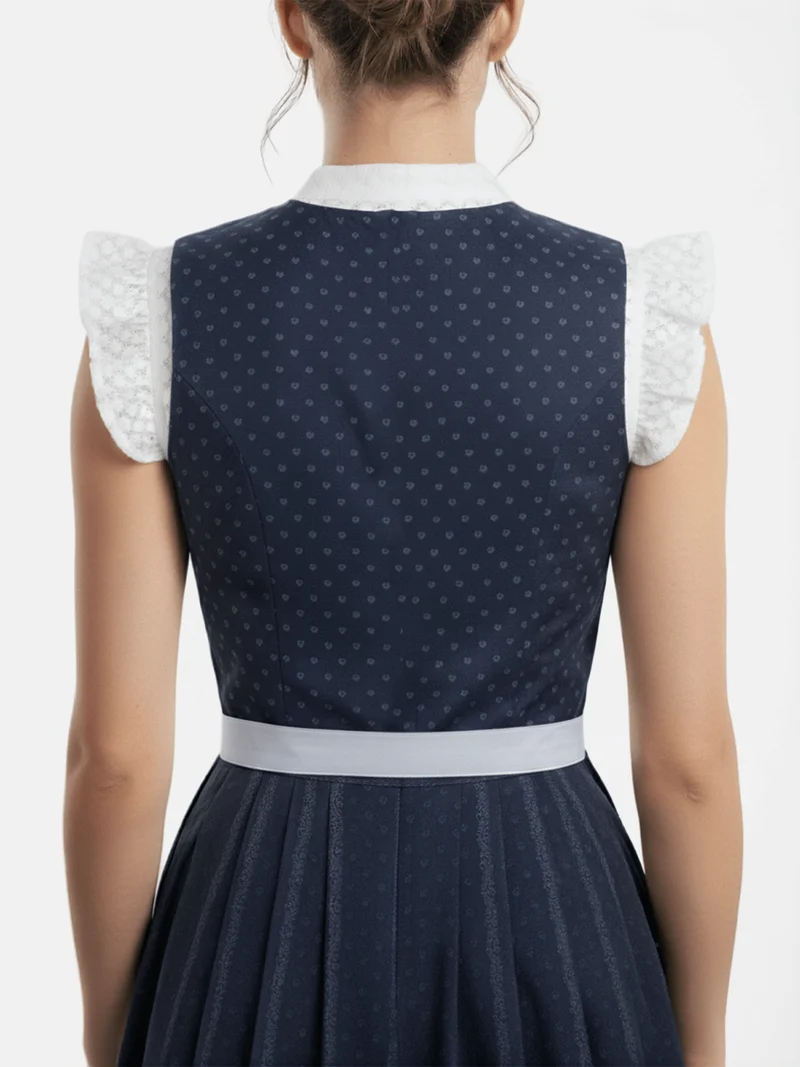 Dirndlbluse mit Stehkragen aus Rautenspitze