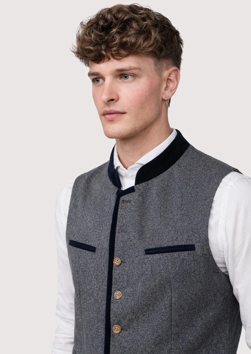 Classic Grey Trachten Waistcoat – Timeless Bavarian Style