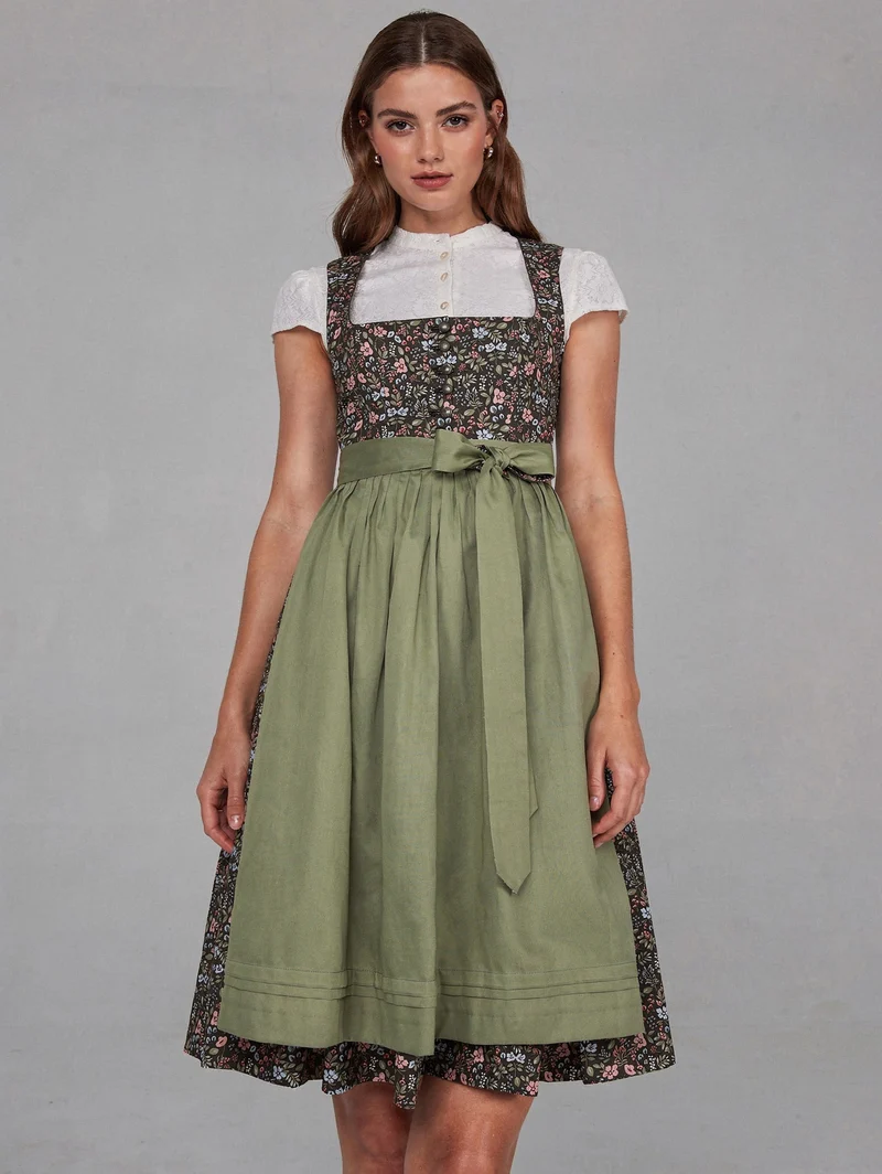 Hochgeschlossene Spitzen-Dirndlbluse mit Stehkrage