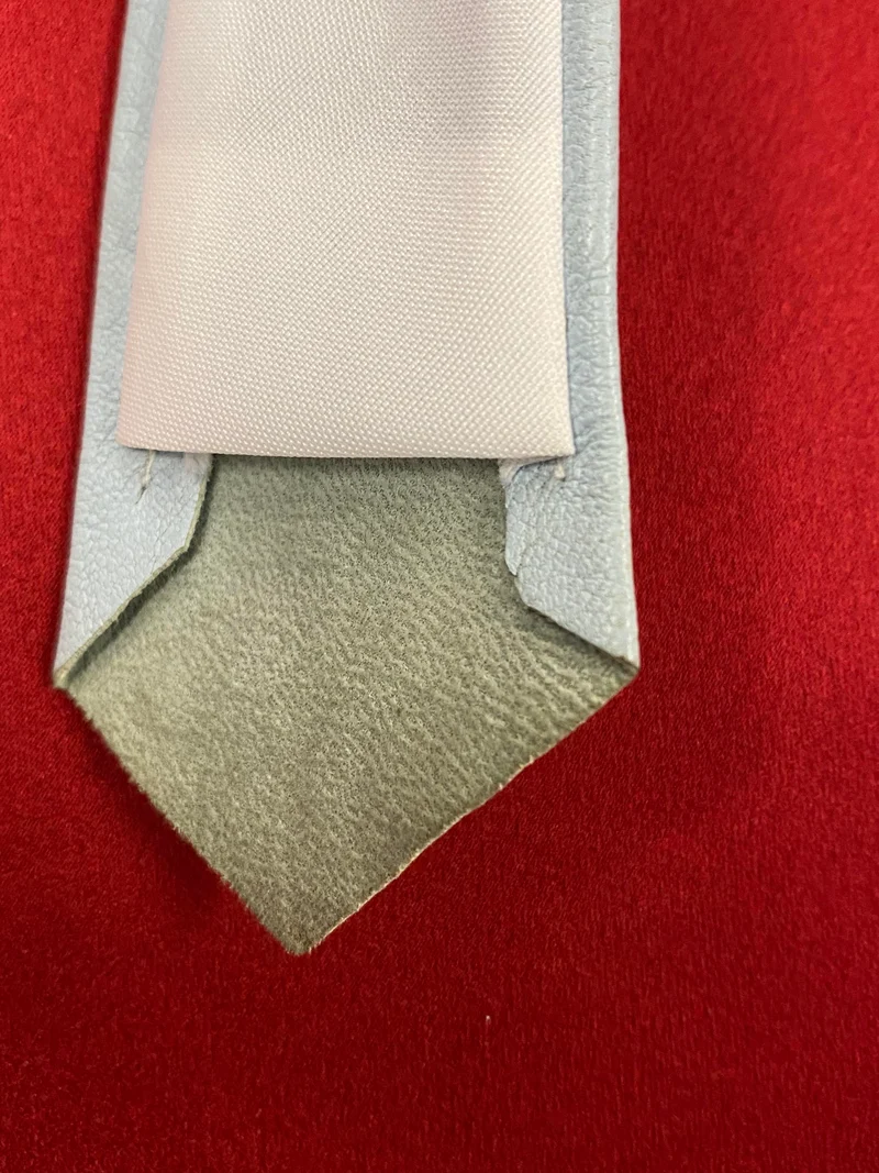 Vintage Lederkrawatte Hellblau – elegante Herren Krawatte aus Echtleder