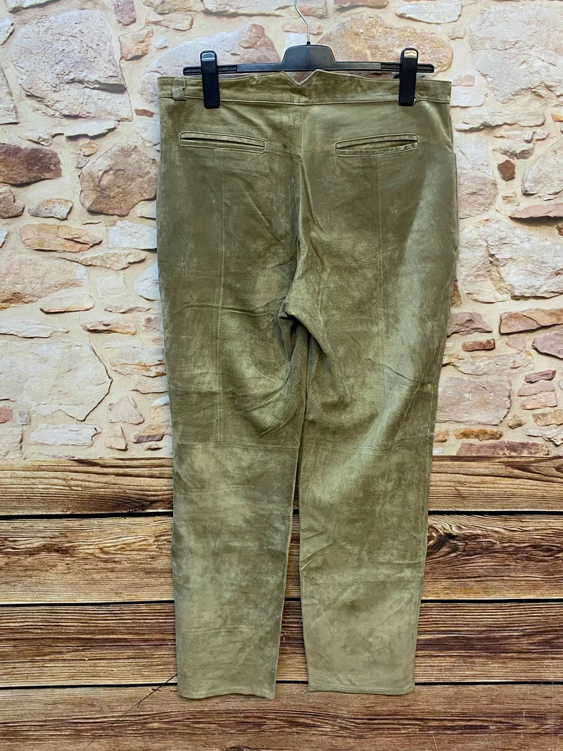 Lange Trachten-Lederhose von Landhaus C&A in Olivgrün