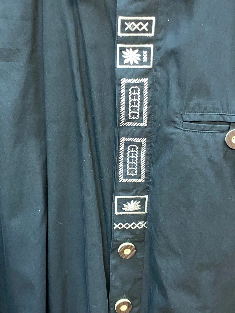 Vintage Trachtenhemd Schwarz mit weißer Stickleiste Gr. 43