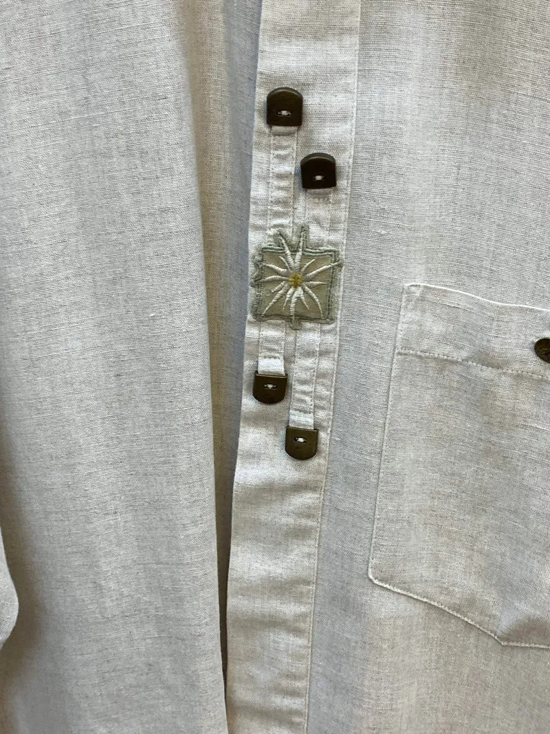 Vintage Trachtenhemd Leinen-Baumwolle in Naturweiß mit Edelweiß-Detail Gr. 39