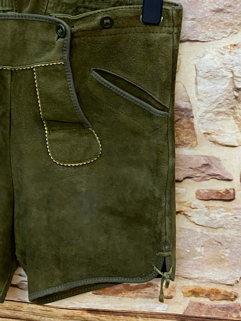 Kurze Trachtenlederhose Gr. 46 in Olivgrün aus Leder