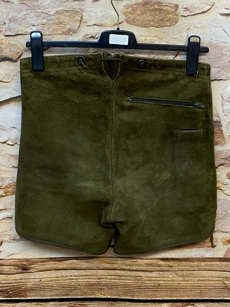 Kurze Trachtenlederhose Gr. 46 in Olivgrün aus Leder