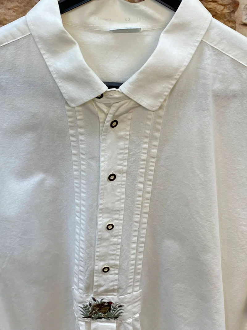 Vintage Trachtenhemd Herren Weiß Gr. 43 – Stehfalte mit Jagd-Stickerei
