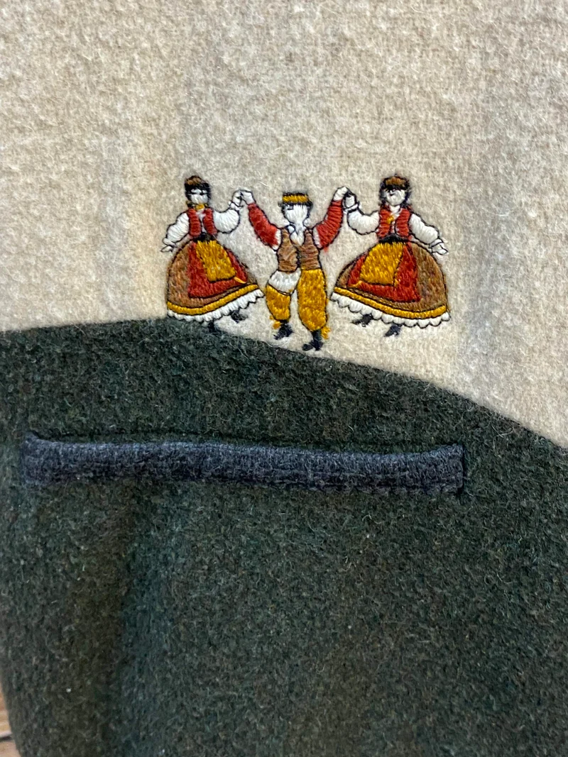 Trachtenweste Wolle beige grün Vintage mit Stickerei & Kette