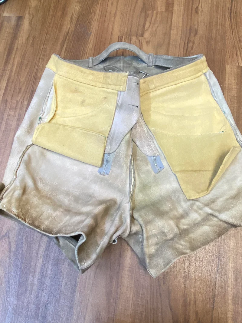 Kurze Lederhose 60er Doppelzipp Eichenlaub grau Bayern Rothenburg Unikat