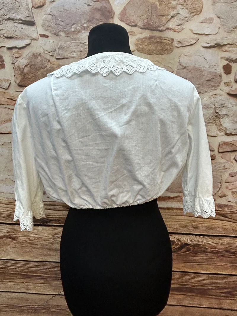 Vintage Dirndlbluse weiß mit Lochspitze Gr. 44 – Trachtenbluse