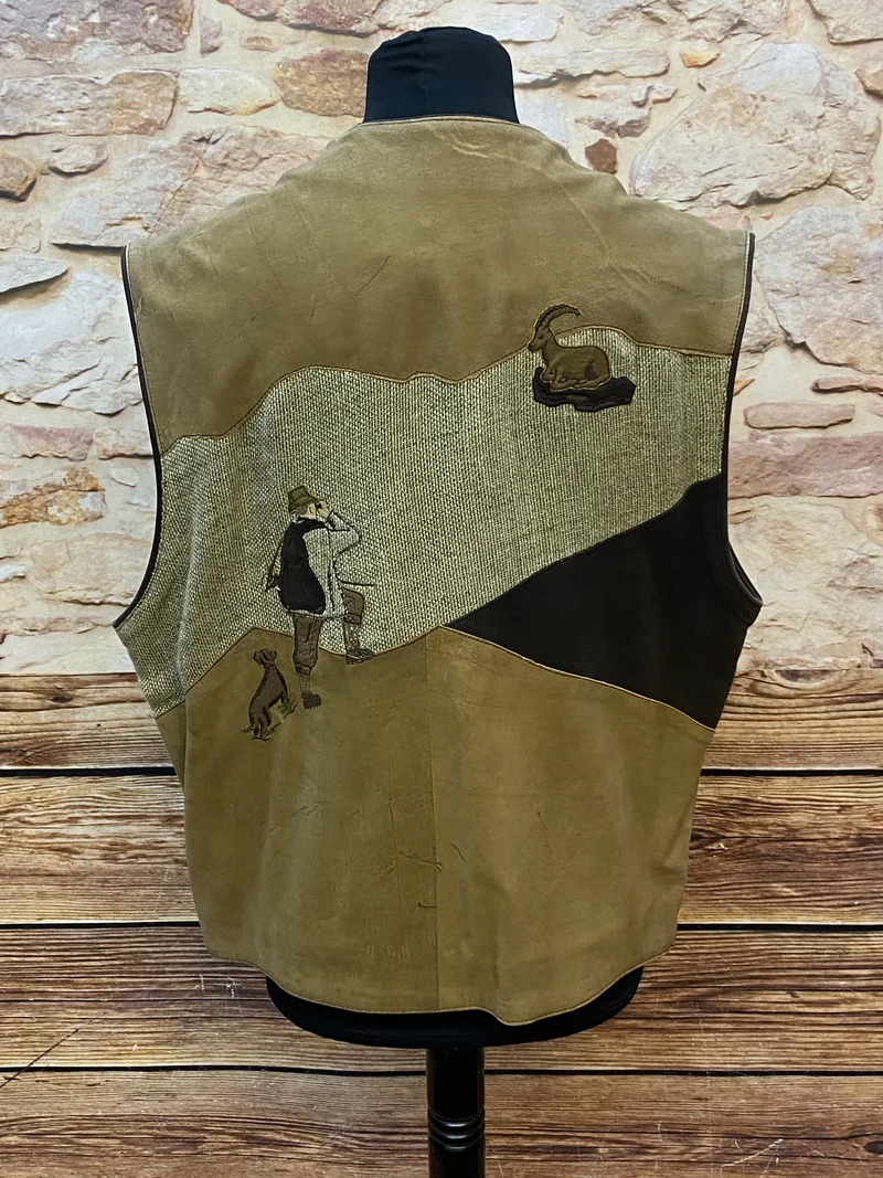 Vintage Trachtenweste Leder Braun mit Jagdmotiv – Gr. 52