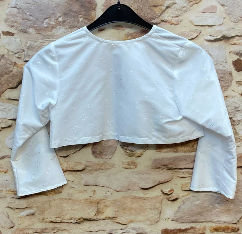 Kommunion Bolero Mädchen weiß Gr. 140 – festlicher Bolero mit feinem Muster