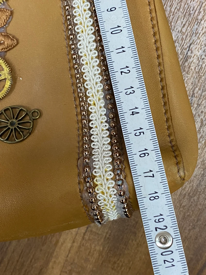 Steampunk-Handtasche aus hellbraunem Leder