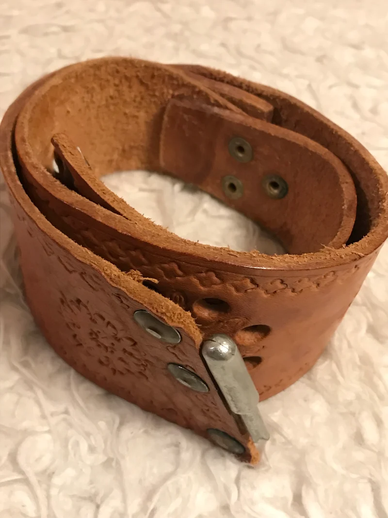 Antiker brauner Damen Ledergürtel gestanzt, Vintage Miedergürtel