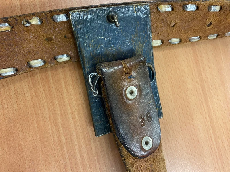 Vintage Leder-Gürtel mit Motorrad-Motivschnalle