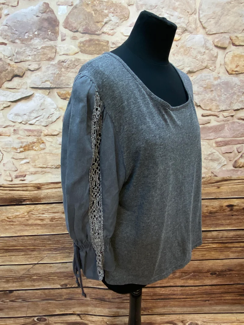 Trachtenshirt - Grau - Spitzendetails - Größe 42