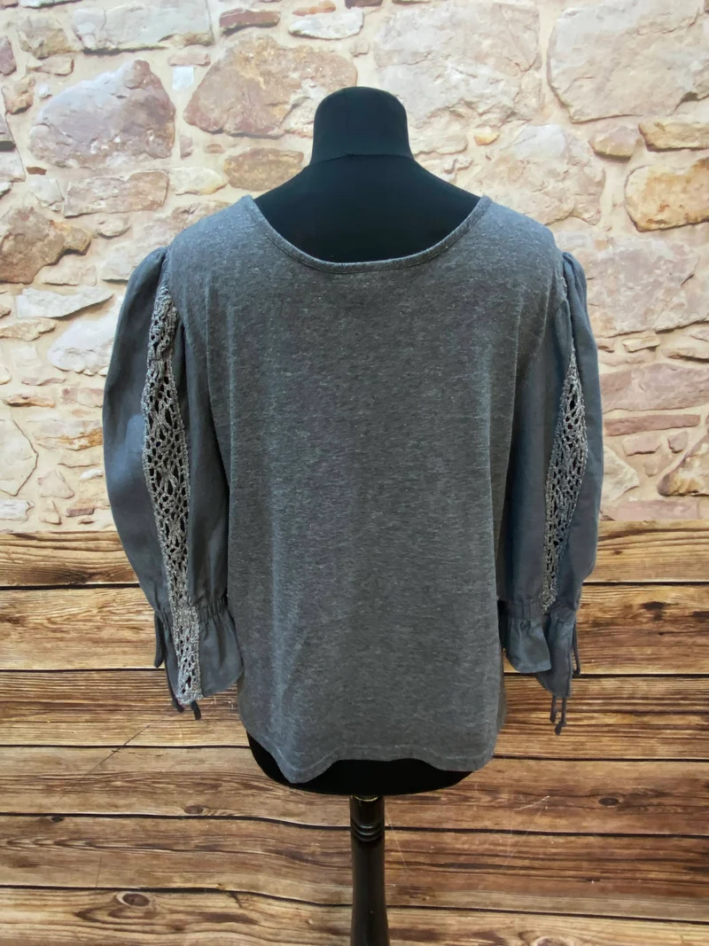 Trachtenshirt - Grau - Spitzendetails - Größe 42