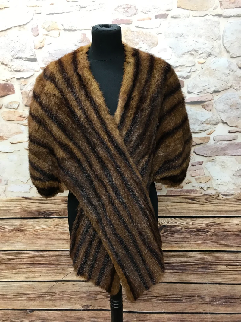 True Vintage, Luxuriöses Vintage-Fellcape von Fur Doctors
