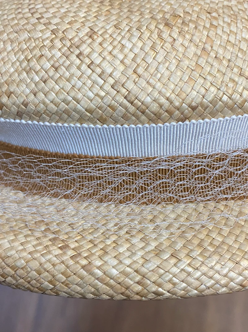 Kleiner flacher Strohhut mit Netz und Zierschleife Damen Hut Vintage