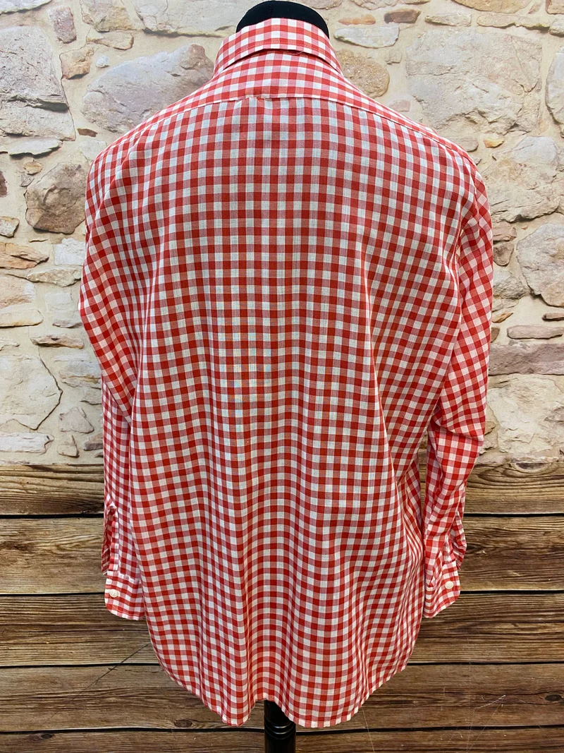 Vintage-Hemd im klassischen Rot-Weiß-Karo