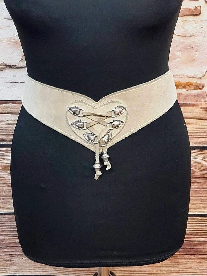 Vintage Trachtengürtel beige – Herzdetail, Gr.XL