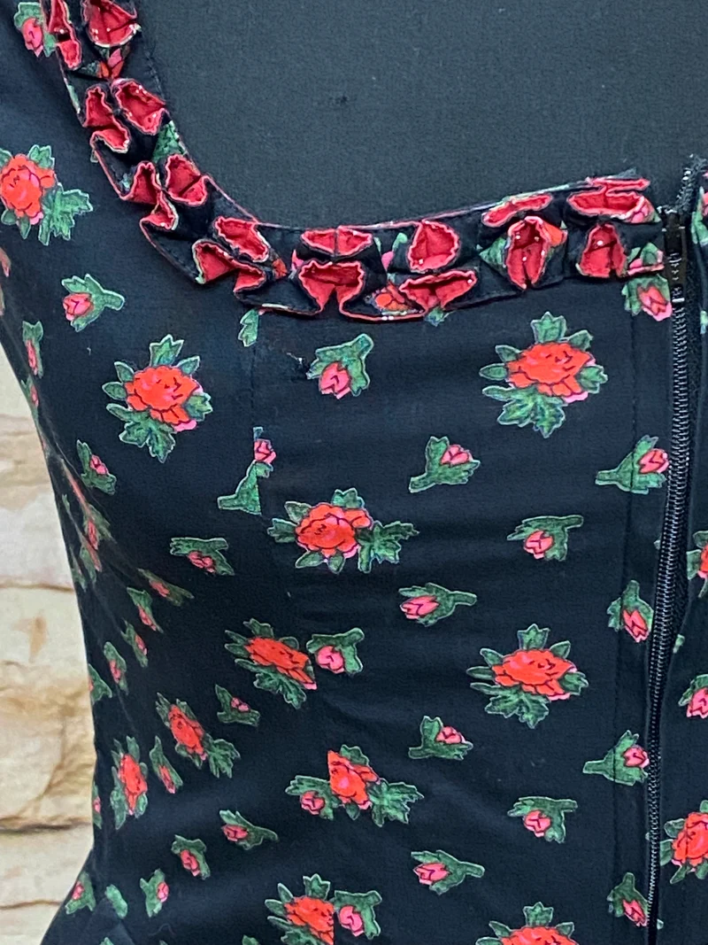 Vintage Dirndl schwarz Rosen Trachtenkleid Gr. 34
